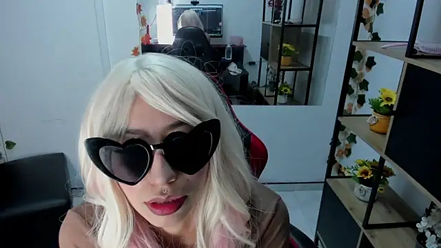 LilithCooperr  online show from December 17, 2025, 10:05 pm