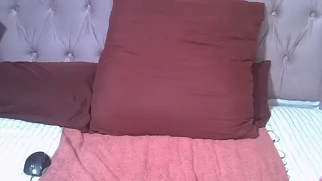 SweetMellowX1 online show from September 9, 2025, 3:06 am