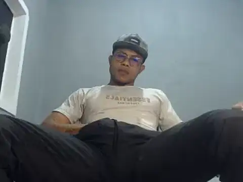 Snapshot of grandominantex1 chatting on December 23, 2024, 5:17 am grandominantex1 online show from December 23, 2024, 5:17 am