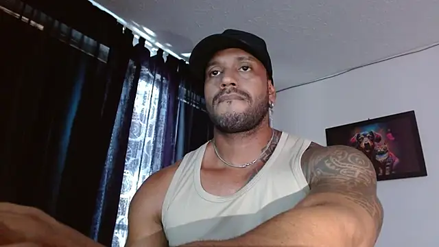 Snapshot of manolofitt chatting on June 21, 2026, 5:48 pm manolofitt online show from June 21, 2026, 5:48 pm