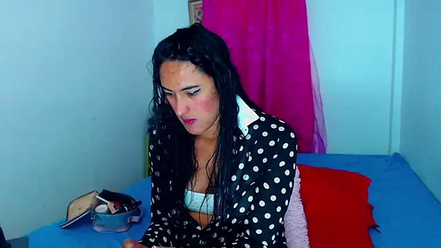 misss estrella online show from February 11, 2026, 1:49 pm