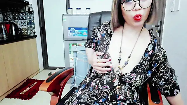 Miu-Le online show from November 10, 2025, 10:25 am