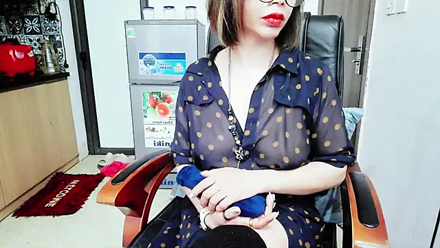 Miu-Le online show from December 3, 2025, 9:46 pm