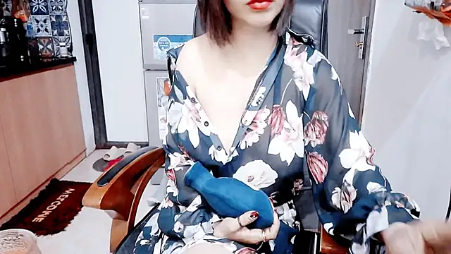 Miu-Le online show from February 12, 2026, 5:19 pm