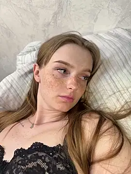 Snapshot of lovelly_molly chatting on May 18, 2026, 5:52 pm lovelly molly online show from May 18, 2026, 5:52 pm