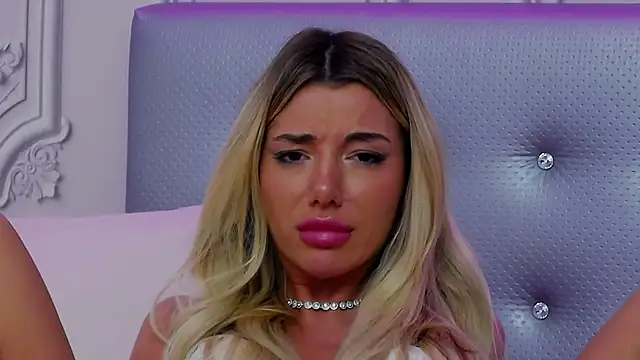 ClaraHazel online show from January 8, 2025, 10:48 am