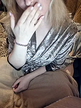  Kitti  online show from March 17, 2025, 7:04 pm