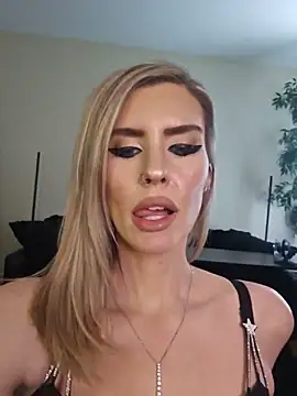 ellieconradxo online show from June 1, 2026, 7:15 pm