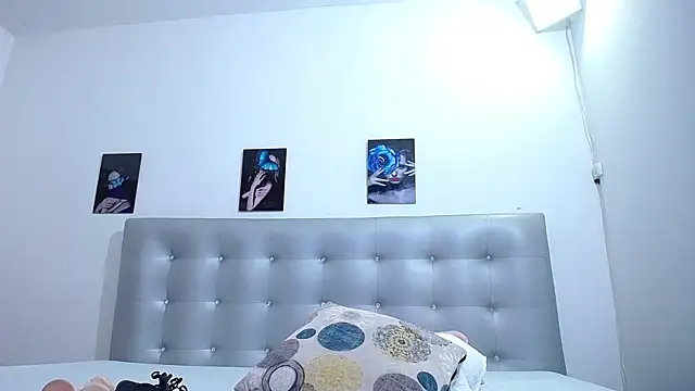 horny-juliette online show from May 28, 2026, 1:08 pm
