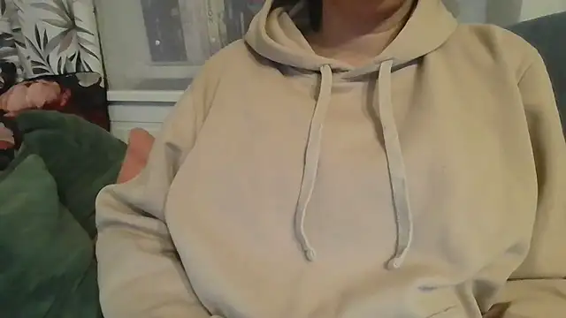 Snapshot of parismira chatting on December 16, 2024, 3:22 pm parismira online show from December 16, 2024, 3:22 pm