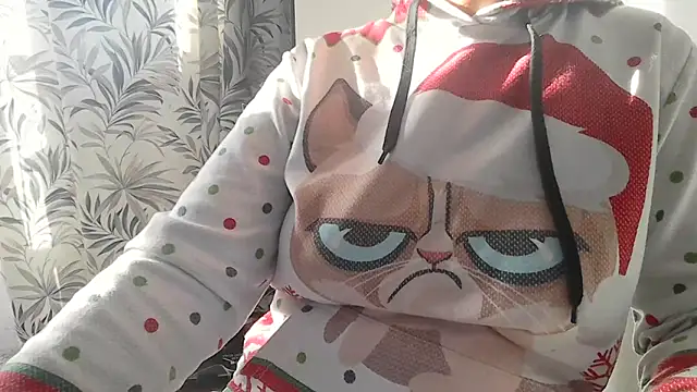 Snapshot of parismira chatting on December 18, 2024, 10:19 am parismira online show from December 18, 2024, 10:19 am