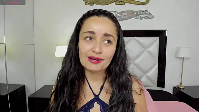  luna  sweet  online show from February 7, 2025, 6:45 am