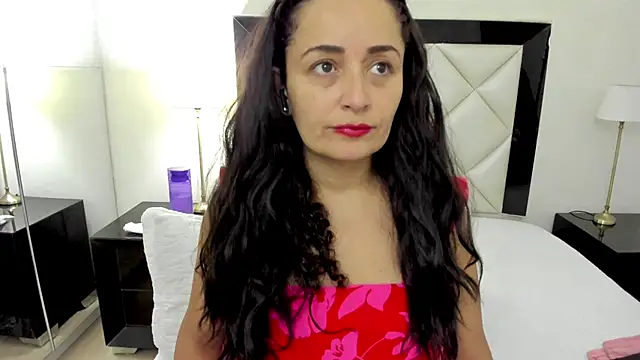  luna  sweet  online show from February 13, 2025, 3:39 am