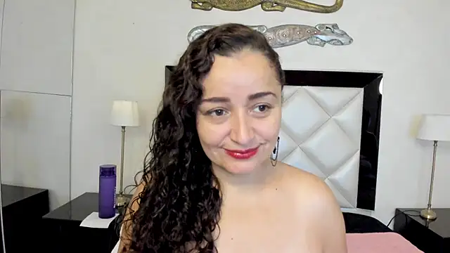  luna  sweet  online show from February 22, 2025, 3:34 am