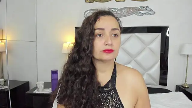  luna  sweet  online show from March 6, 2025, 3:24 am