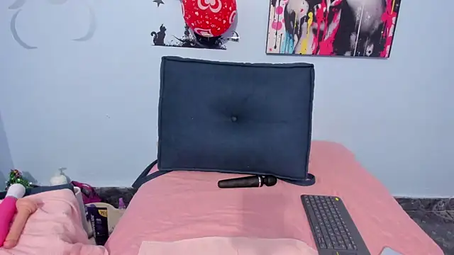  luna  sweet  online show from September 27, 2025, 2:27 am