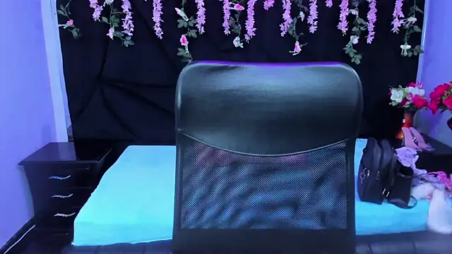 Cocoo Nuth online show from November 28, 2025, 3:20 am