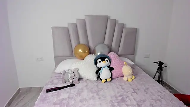 Snapshot of Alli_cooper chatting on February 18, 2025, 12:15 am Alli cooper online show from February 18, 2025, 12:15 am