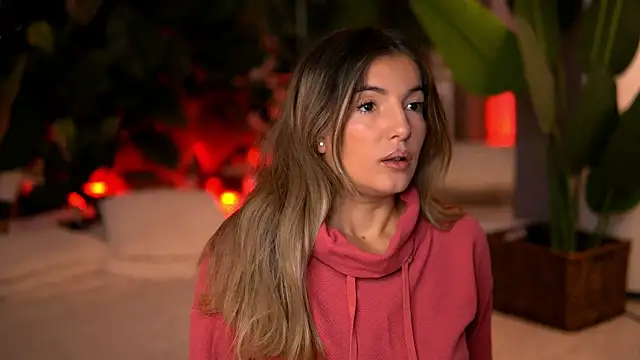 KellyMathews online show from December 23, 2025, 2:42 am