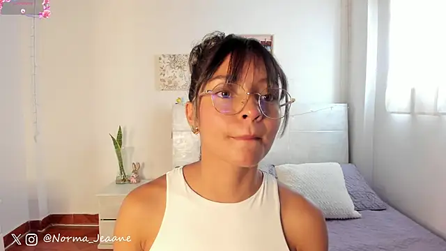 Norma-Jeaane online show from December 16, 2024, 4:38 pm