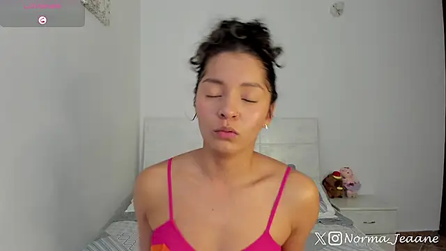 Norma-Jeaane online show from November 15, 2025, 8:49 pm