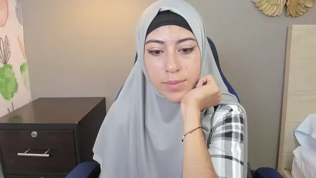 Snapshot of chaymae_nah_ chatting on December 14, 2024, 2:45 am chaymae nah online show from December 14, 2024, 2:45 am