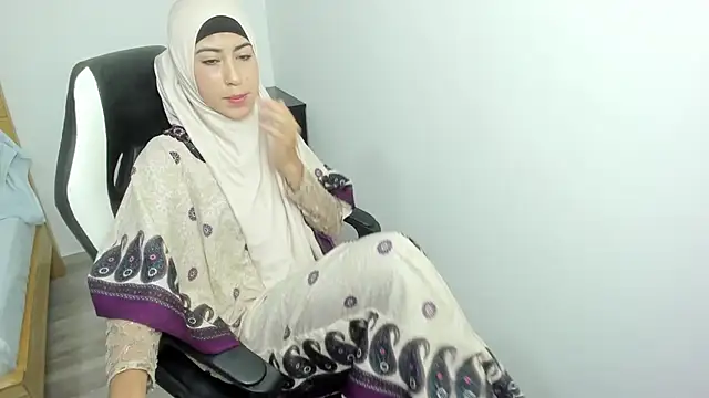 Snapshot of chaymae_nah_ chatting on March 10, 2025, 3:52 pm chaymae nah online show from March 10, 2025, 3:52 pm