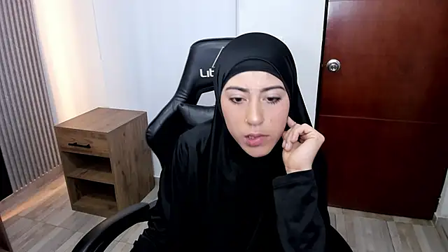 Snapshot of chaymae_nah_ chatting on March 18, 2025, 7:31 pm chaymae nah online show from March 18, 2025, 7:31 pm