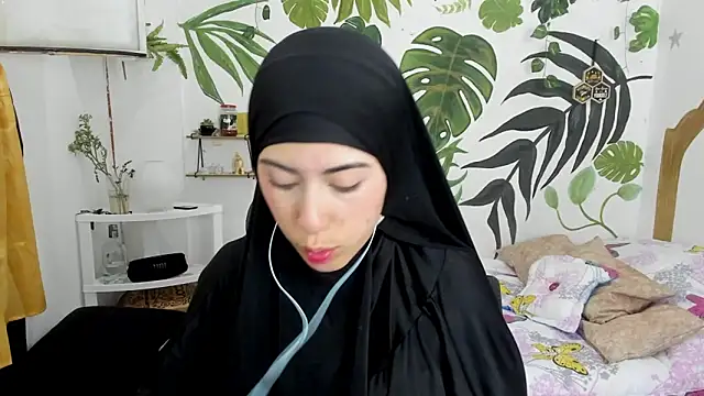 Snapshot of chaymae_nah_ chatting on October 19, 2025, 8:42 pm chaymae nah online show from October 19, 2025, 8:42 pm