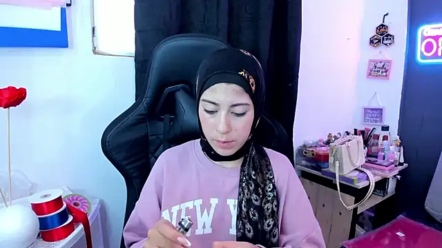 Snapshot of chaymae_nah_ chatting on April 22, 2026, 1:56 pm chaymae nah online show from April 22, 2026, 1:56 pm