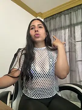 Snapshot of bella-black chatting on May 15, 2026, 12:34 pm bella-black online show from May 15, 2026, 12:34 pm