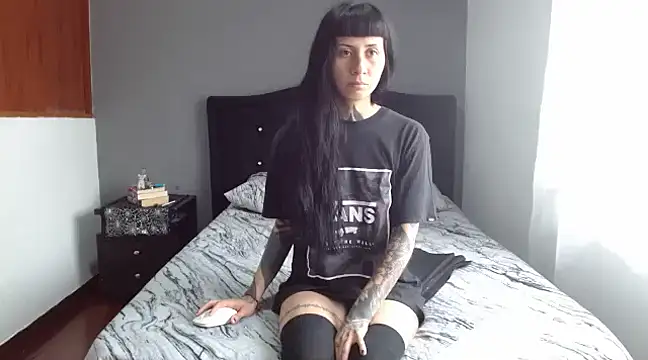 Emilia 1995 online show from February 16, 2025, 5:04 pm