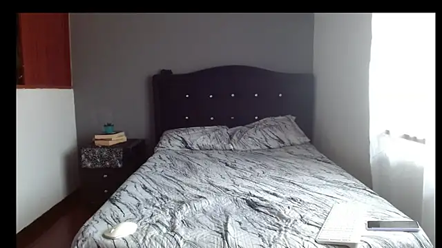 Snapshot of Emilia_1995 chatting on February 24, 2026, 6:39 pm Emilia 1995 online show from February 24, 2026, 6:39 pm