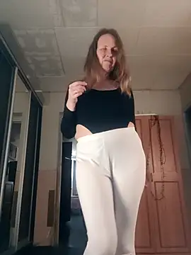 Evelina cute online show from March 1, 2026, 6:54 pm