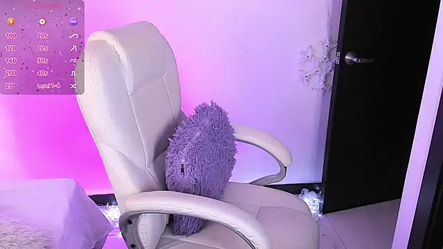 Snapshot of nyna_1 chatting on January 10, 2025, 10:36 pm nyna 1 online show from January 10, 2025, 10:36 pm