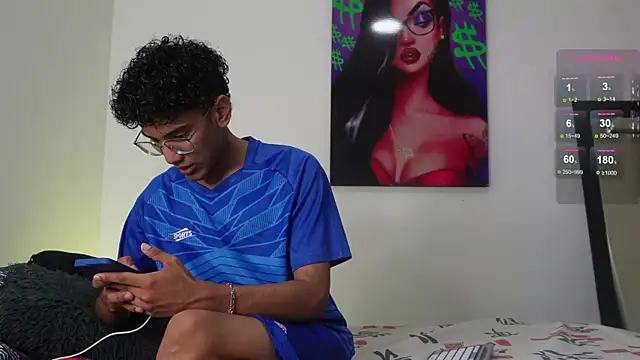 harrytwink18 online show from December 4, 2024, 1:31 pm