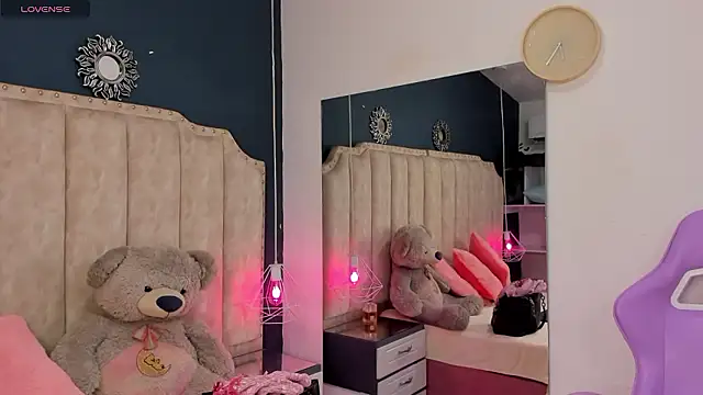 IsabellaBromsS online show from December 8, 2024, 7:22 pm