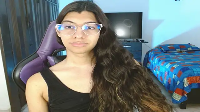 engielphoenis14 online show from June 5, 2026, 9:53 pm