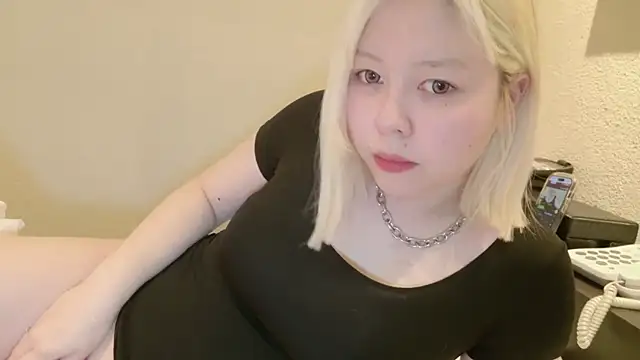 NANAchan R online show from February 4, 2025, 11:38 am