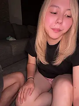 Snapshot of NANAchan_R chatting on July 3, 2026, 2:23 pm NANAchan R online show from July 3, 2026, 2:23 pm