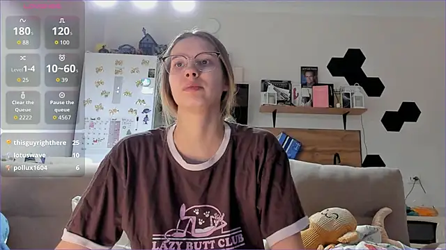 Girl alone home online show from December 21, 2025, 5:20 pm