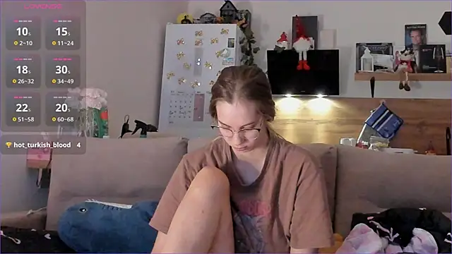 Snapshot of Girl_alone_home chatting on January 19, 2026, 1:31 am Girl alone home online show from January 19, 2026, 1:31 am