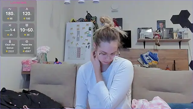 Snapshot of Girl_alone_home chatting on February 5, 2026, 3:33 am Girl alone home online show from February 5, 2026, 3:33 am