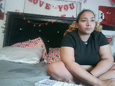 MrAndMrsCrook online show from February 22, 2025, 5:44 am