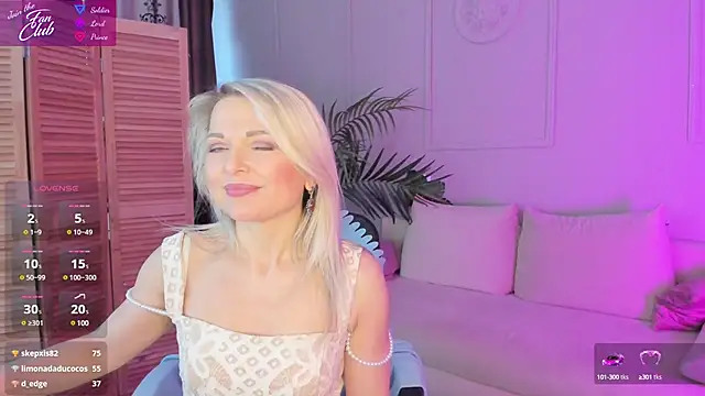 Snapshot of Gloria_Lovely chatting on February 21, 2025, 4:59 pm Gloria Lovely online show from February 21, 2025, 4:59 pm