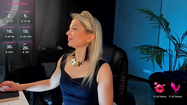 Snapshot of Gloria_Lovely chatting on February 27, 2025, 2:43 pm Gloria Lovely online show from February 27, 2025, 2:43 pm