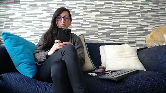 VioletaGomezCo online show from December 4, 2025, 3:32 pm