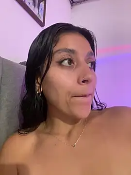 Snapshot of BrittanyDiaz chatting on April 22, 2026, 7:59 pm BrittanyDiaz online show from April 22, 2026, 7:59 pm