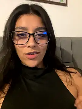 Snapshot of BrittanyDiaz chatting on May 4, 2026, 8:27 pm BrittanyDiaz online show from May 4, 2026, 8:27 pm