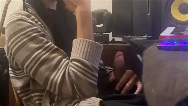 hotcamboy420 online show from November 7, 2025, 3:39 am